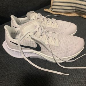 Women’s Nike Air Zoom Pegasus37 White/Black size 8